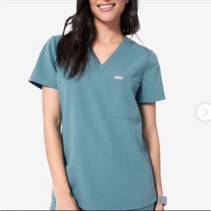 FIGS Catarina Scrub Top in Hydrogreen size small